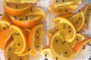 Duften af appelsin og nelliker fremkalder f.eks. mindet om december. Foto: Cathrine Terkelsen